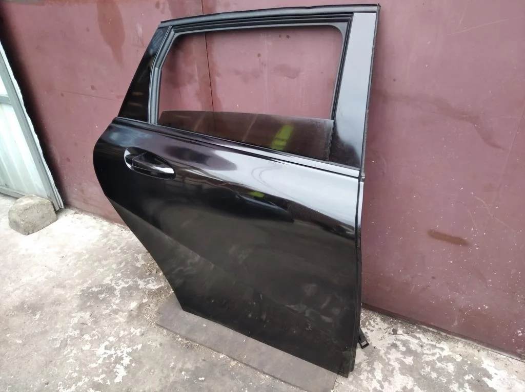 Дверь задняя правая Mercedes-Benz