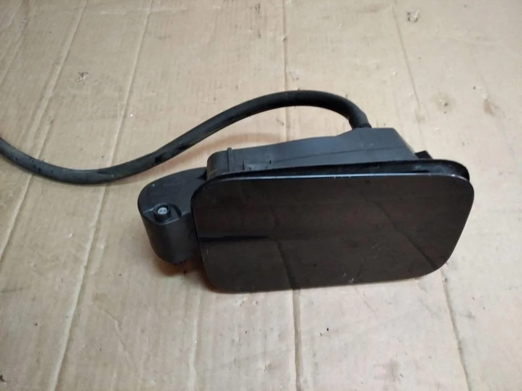 Лючок топливного бака Mercedes-Benz