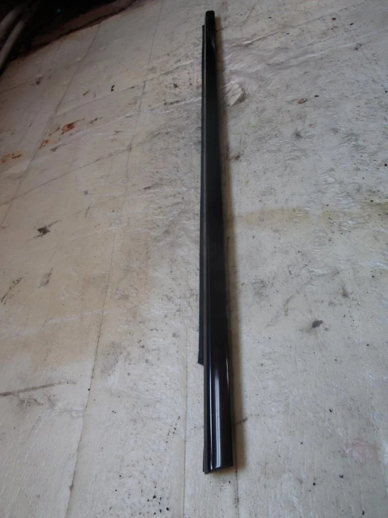 Молдинг стекла двери Mercedes-Benz