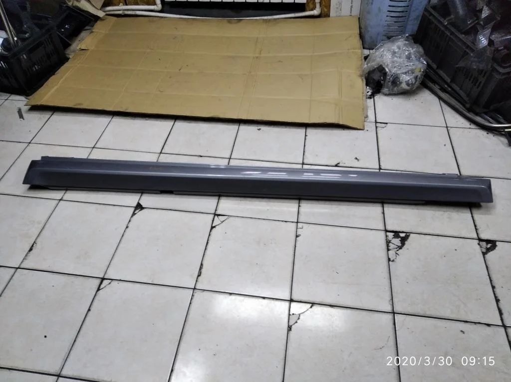 Порог пластиковый левый Mercedes-Benz