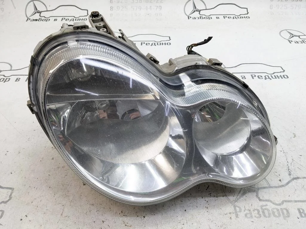 Фара правая Mercedes-Benz