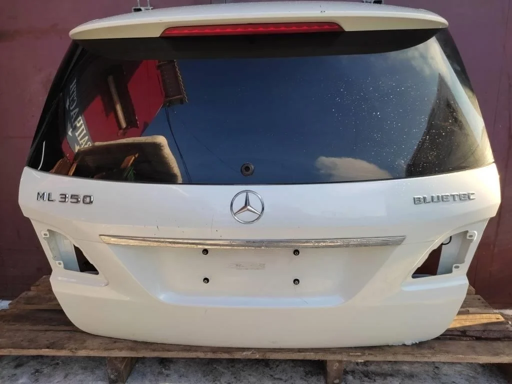 Крышка багажника Mercedes-Benz