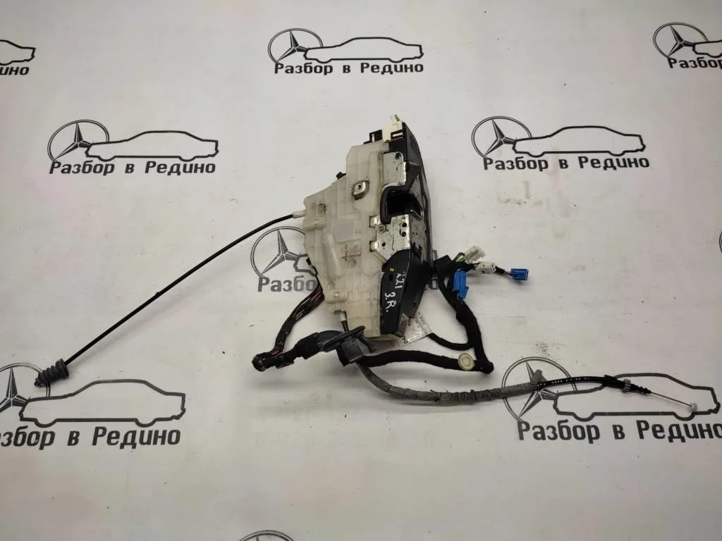 Замок двери задней правой Mercedes-Benz
