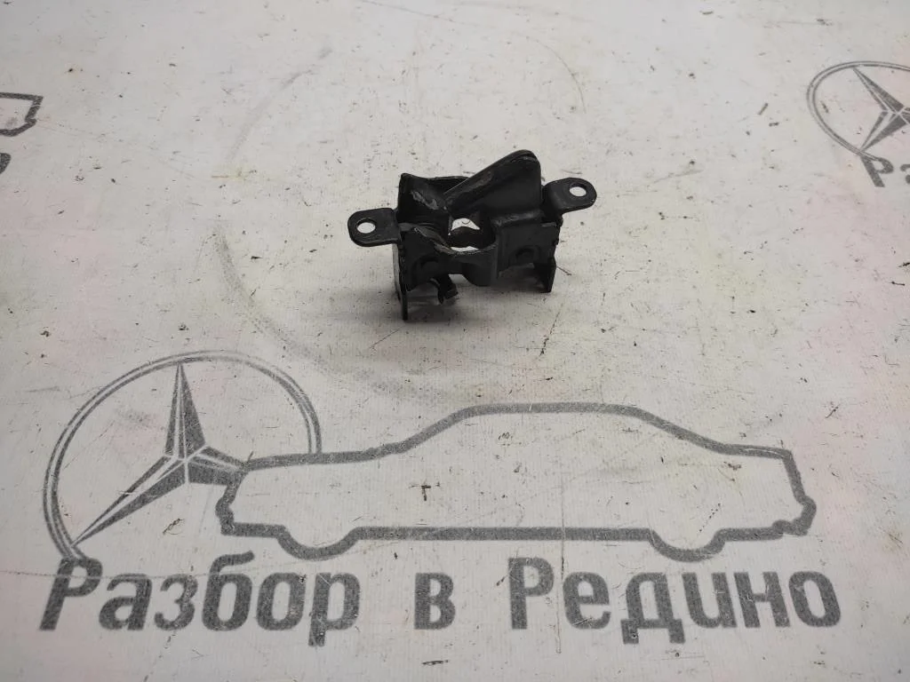 Замок капота Mercedes-Benz