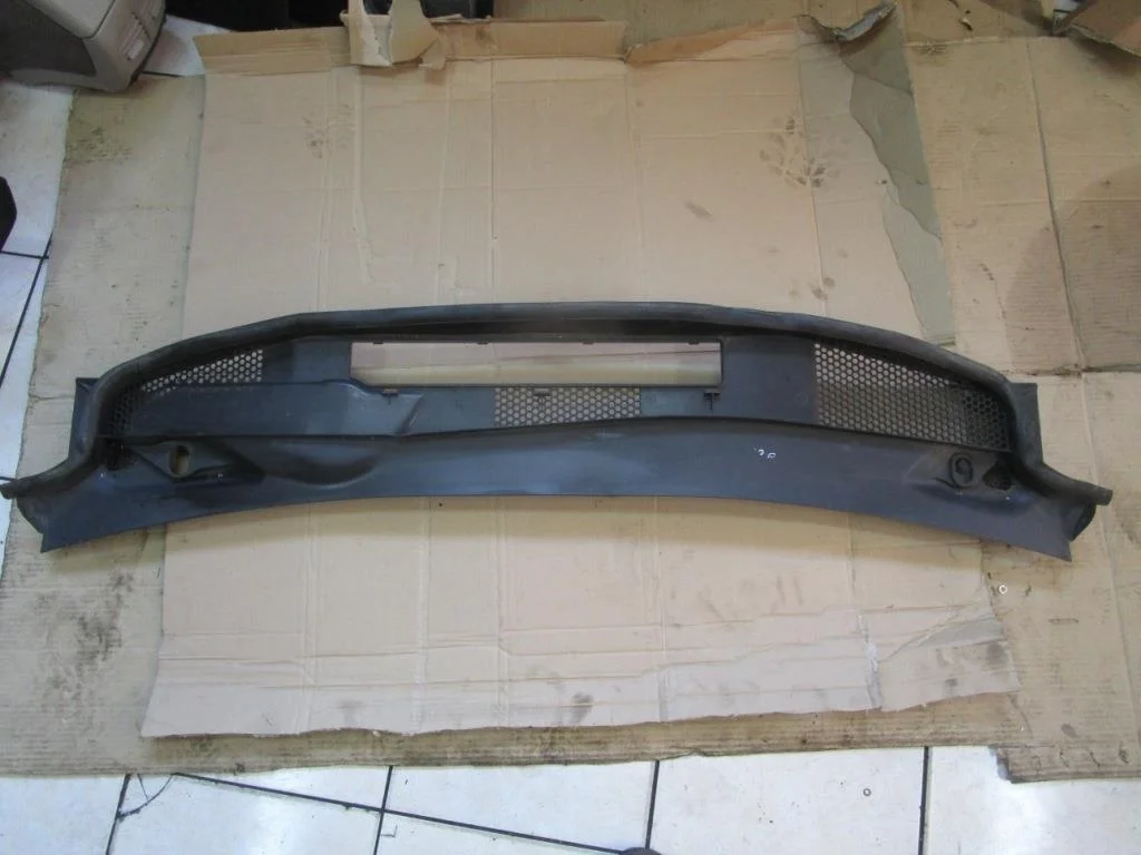 Жабо Mercedes-Benz