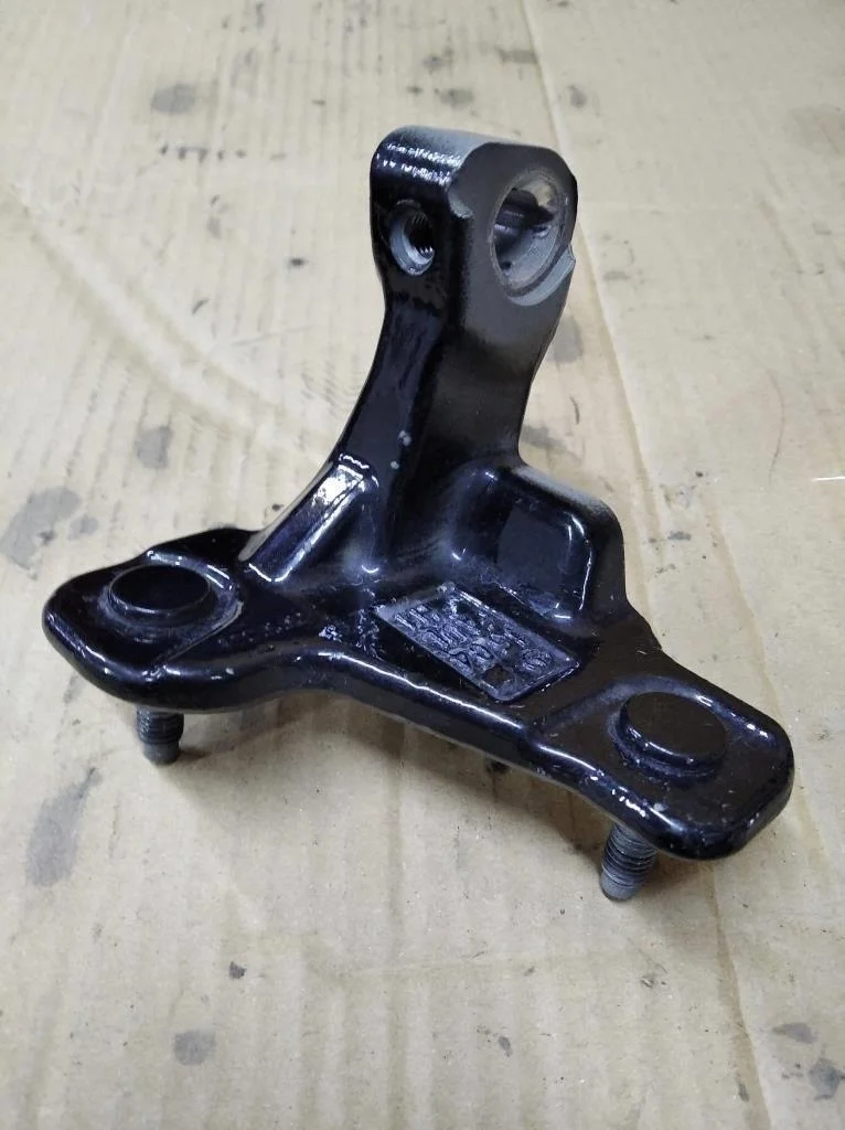 Петля двери Mercedes-Benz