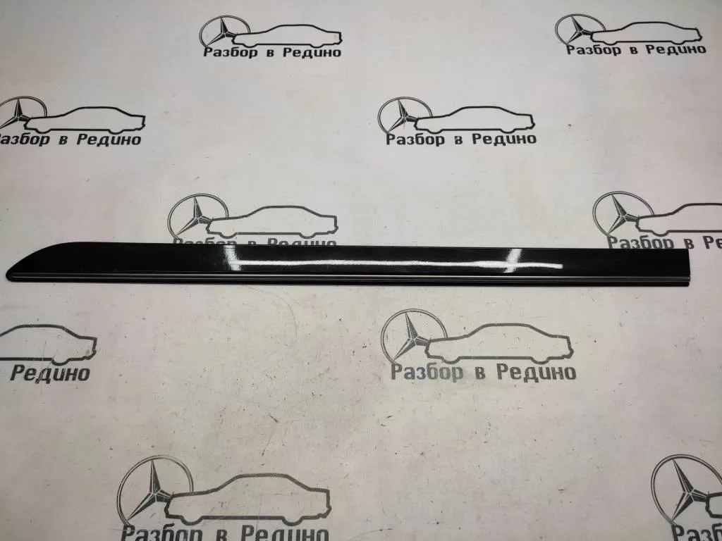 Молдинг двери Mercedes-Benz