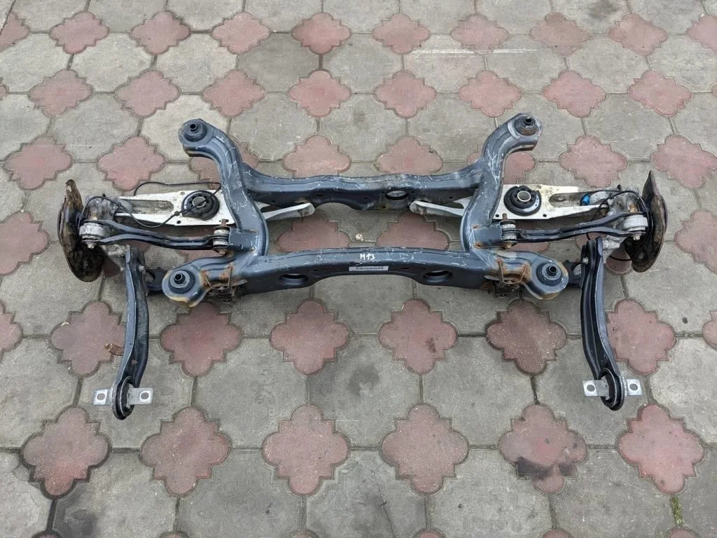 Подрамник задний Mercedes-Benz