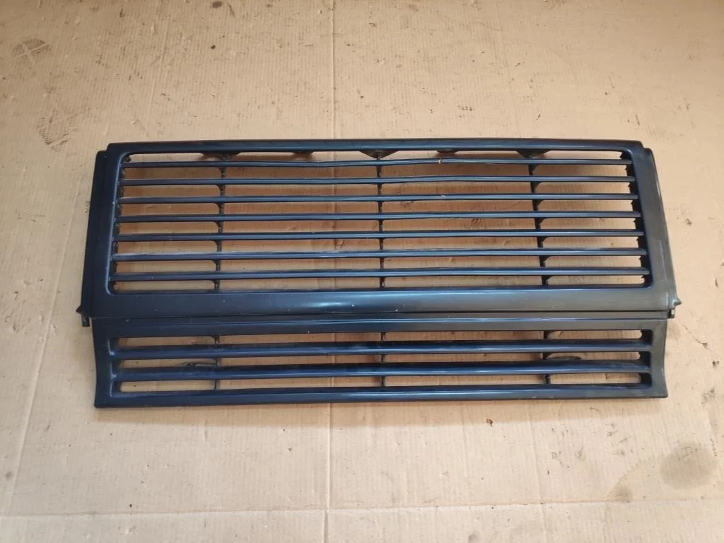 Решетка радиатора Mercedes-Benz