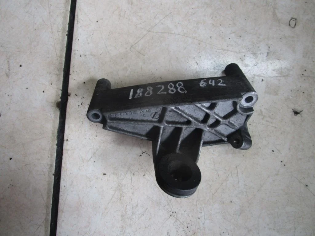 Кронштейн Mercedes-Benz