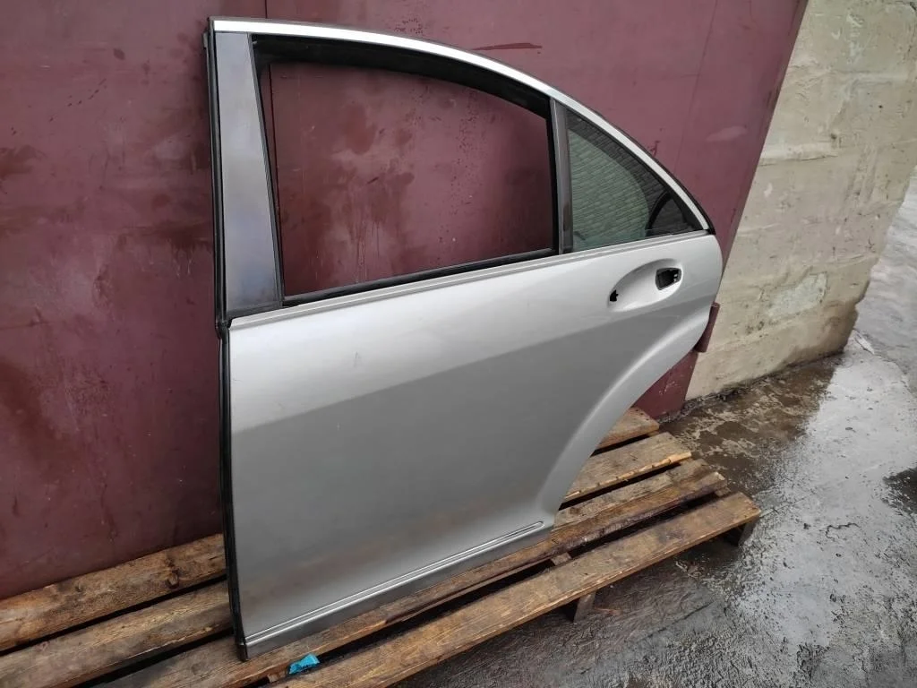 Дверь задняя левая Mercedes-Benz