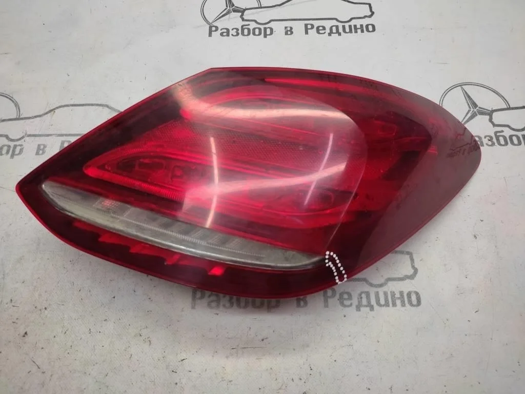 Фонарь задний правый Mercedes-Benz
