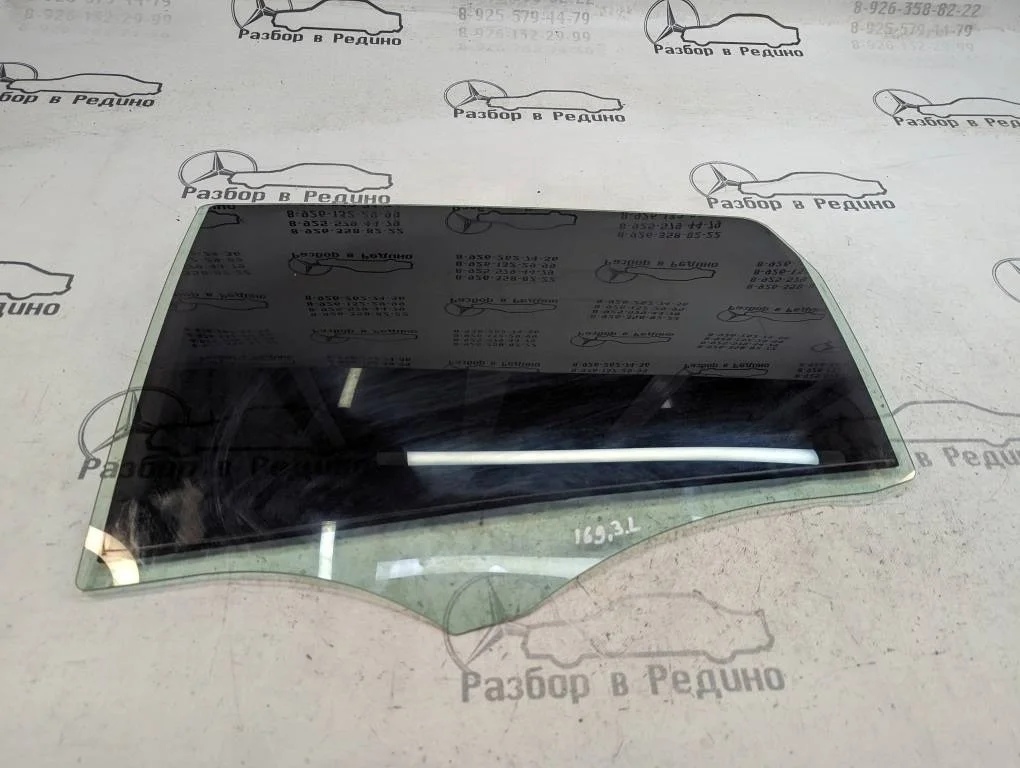 Стекло заднее левое Mercedes-Benz