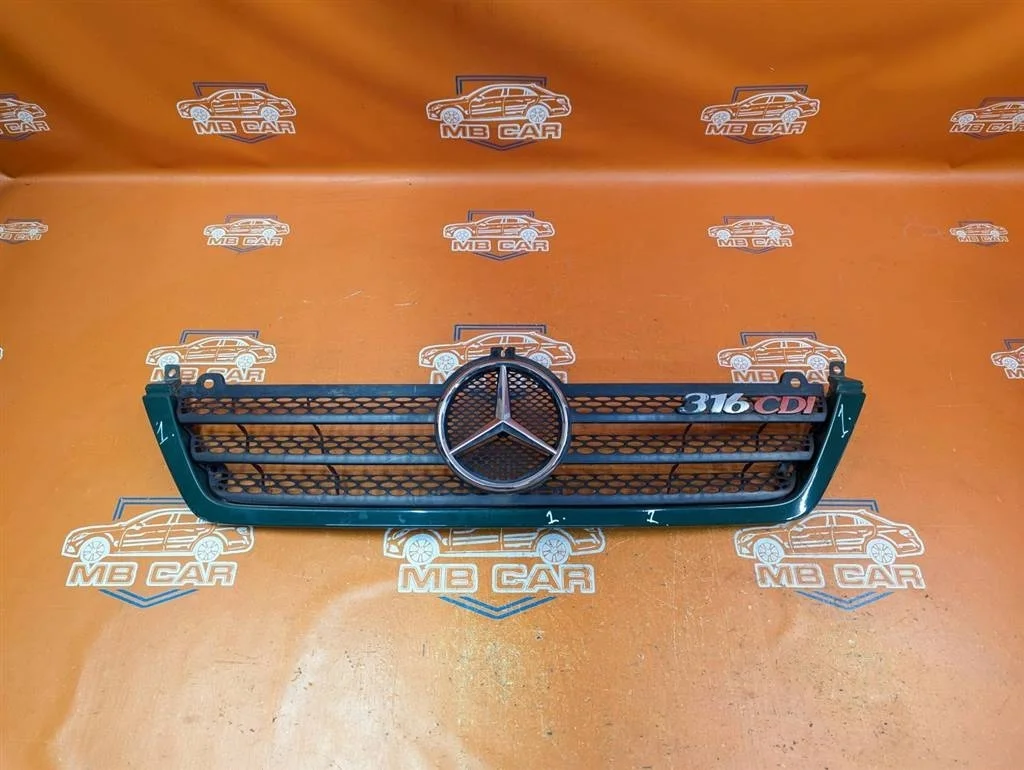Решетка радиатора Mercedes-Benz
