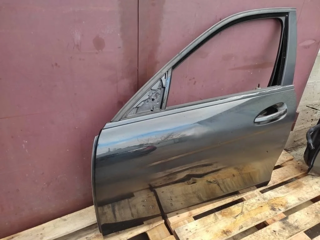 Дверь передняя левая Mercedes-Benz