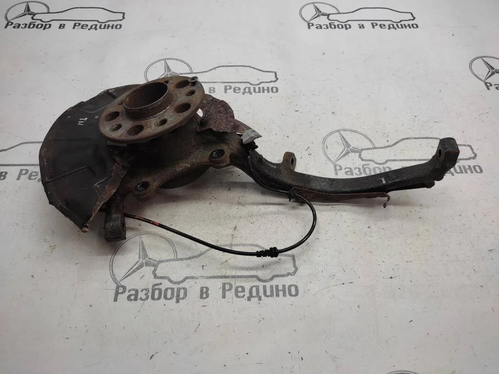 Кулак поворотный передний левый Mercedes-Benz