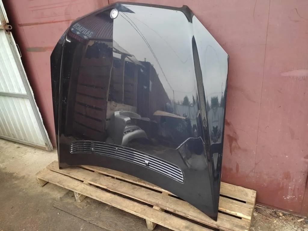 Капот Mercedes-Benz