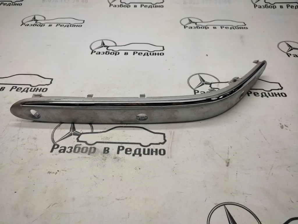 Накладка переднего бампера Mercedes-Benz