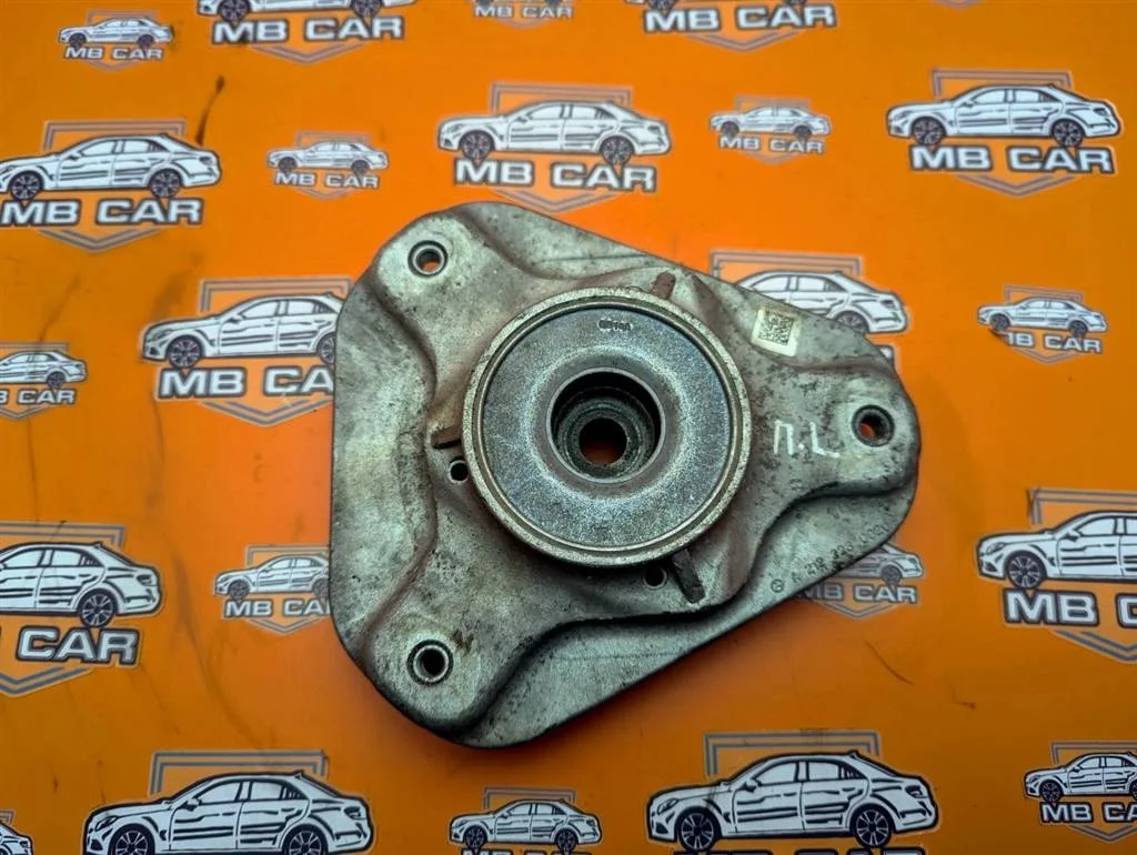 Опора передней стойки Mercedes-Benz