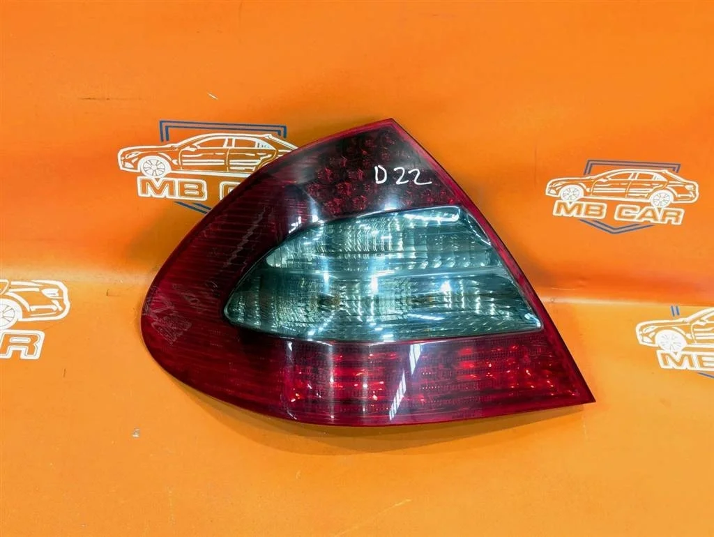 Фонарь задний левый Mercedes-Benz