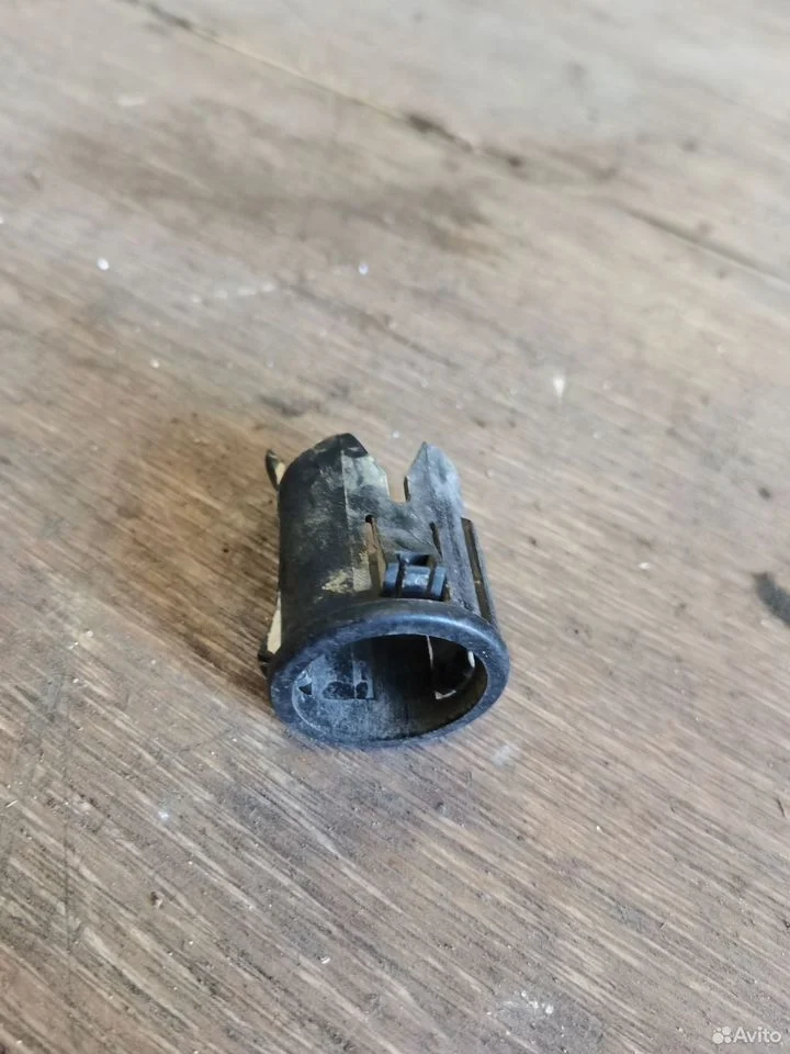 Гнездо парктроника ford kuga 1 черный