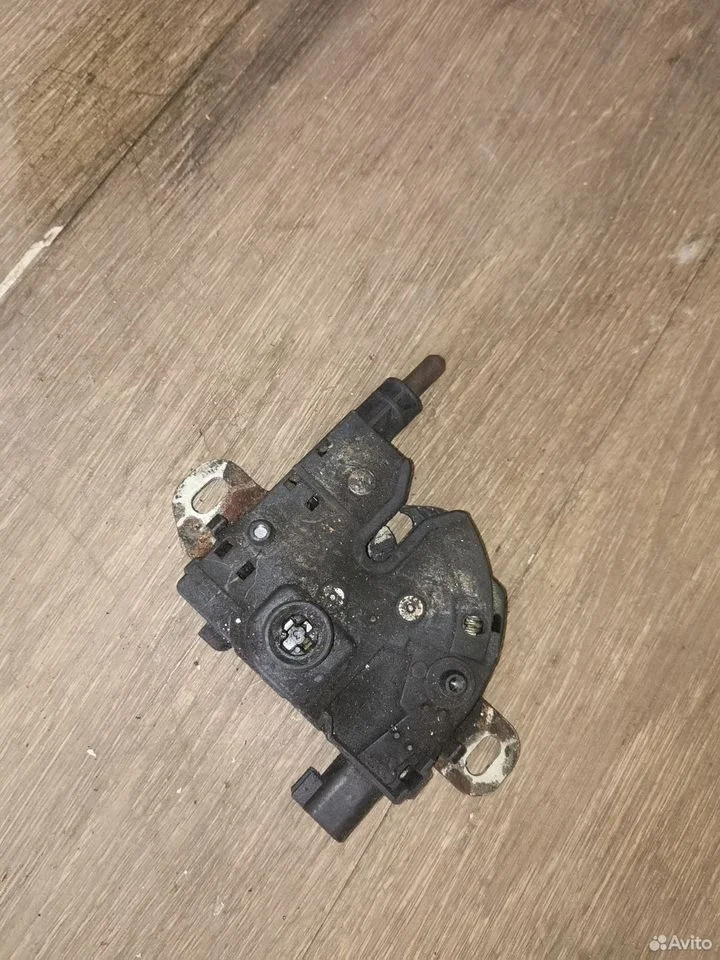 Замок капота ford focus