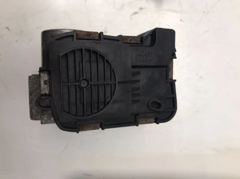 Заслонка дроссельная электрическая Volkswagen Golf Mk4 1997—2006 03C133062 BCA