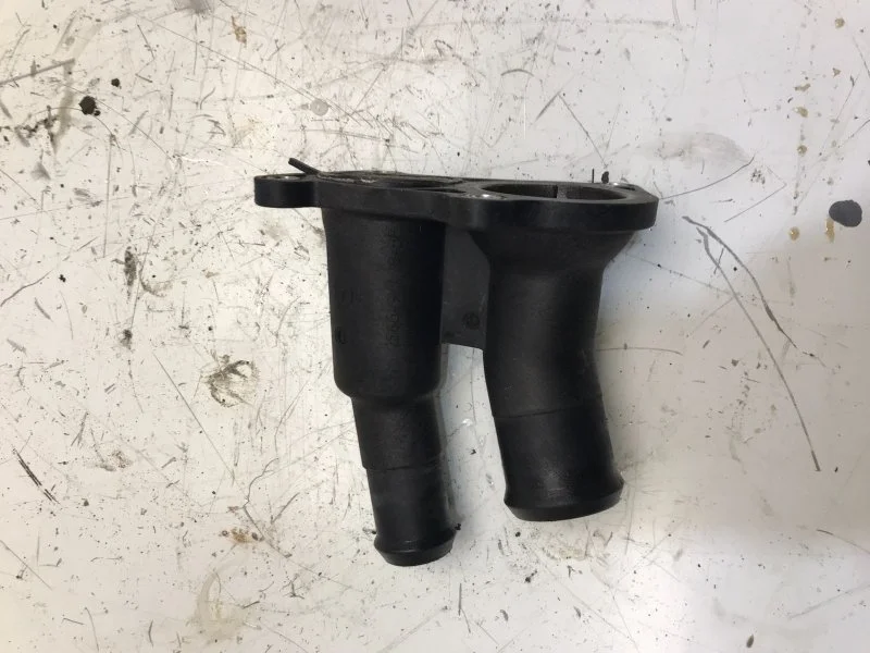 Корпус термостата Ford Focus 2 2004-2008