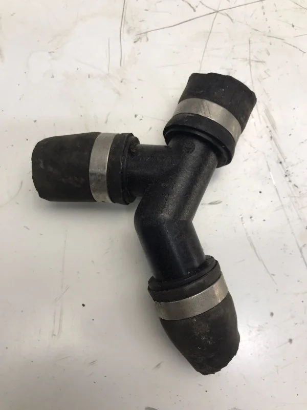 Патрубок системы охлаждения Ford Focus 2 2005—2008 1376196 HXDB