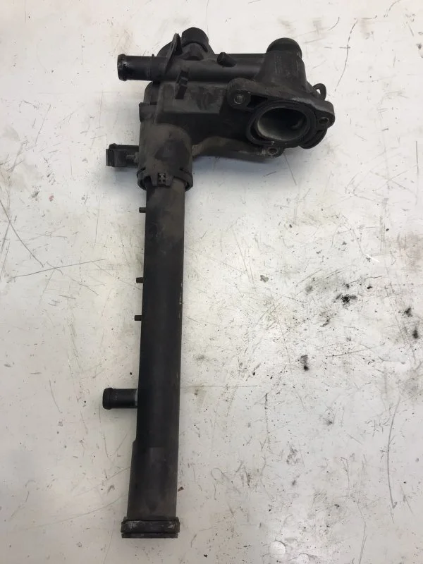 Корпус термостата Volkswagen Golf Mk5 2003-2009 032121111BM BUD