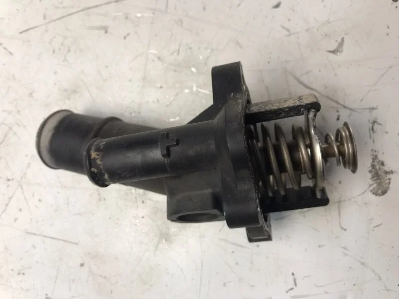 Корпус термостата Ford C-MAX 2003-2010 1302167 QQDB