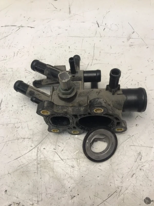 Корпус термостата Nissan X-Trail 3 2013-2019 110603TA1A T32 QR25DE