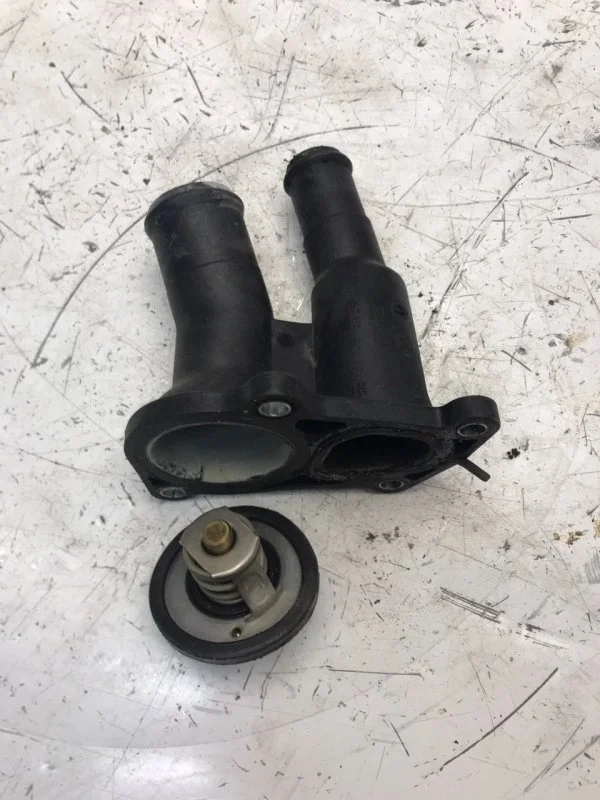 Корпус термостата Ford Focus 2 2004-2008