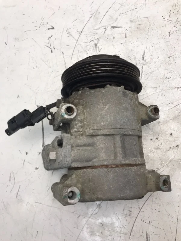 Компрессор кондиционера Hyundai i20 2008-2014 977011J000 G4LA