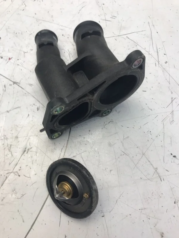 Корпус термостата Ford Focus 2 2004—2008