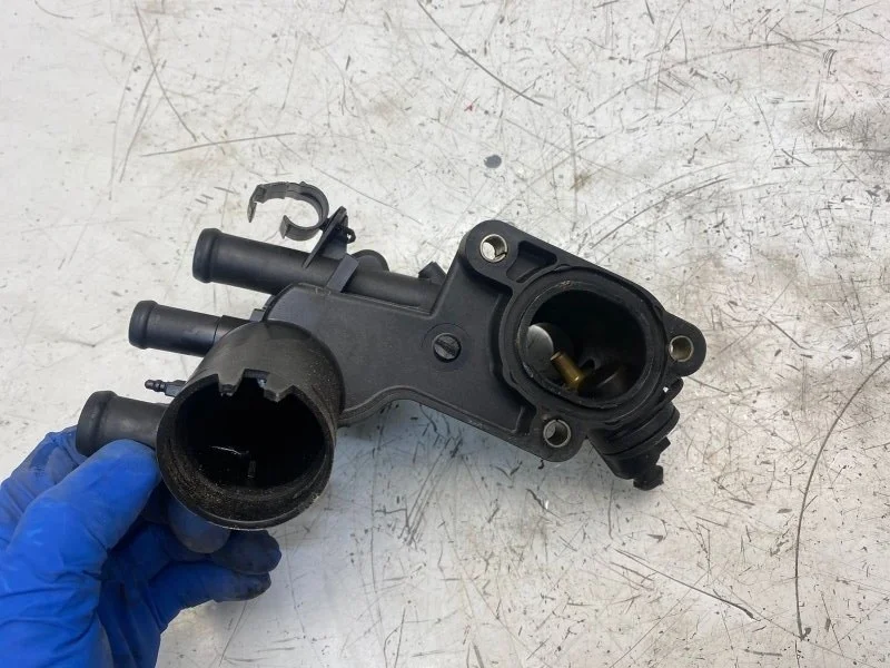 Корпус термостата Volkswagen Golf Mk5 2003-2009 032121111BM BCA