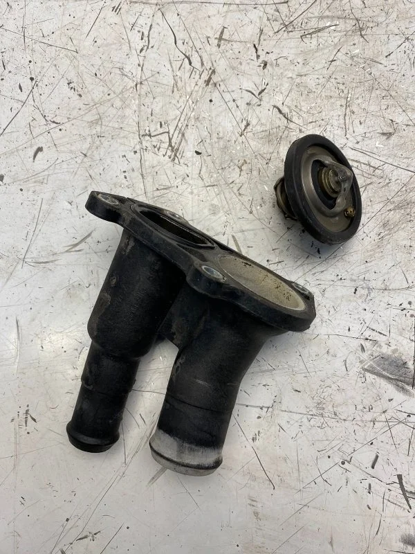 Корпус термостата Ford Focus 2 2007—2011