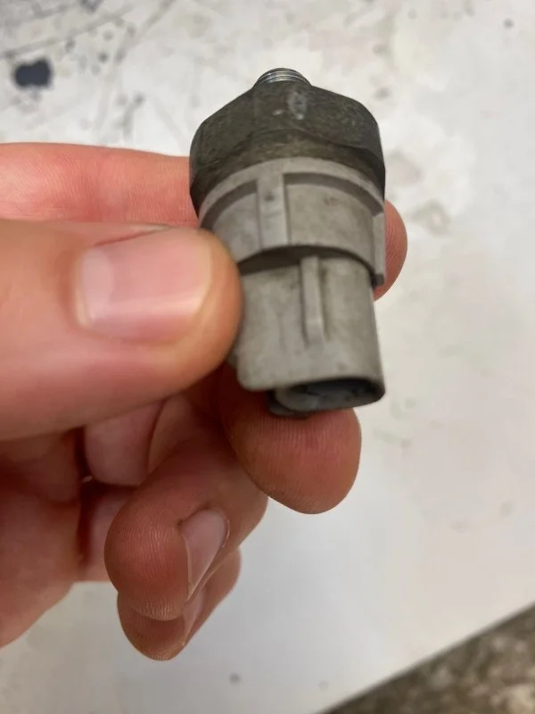 Датчик давления масла ДВС Lexus RX 2 2003—2006 835300E010 3MZFE