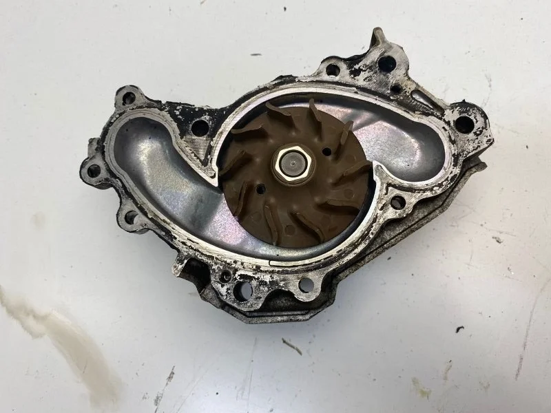 Насос водяной (помпа) Lexus RX 2 2003—2006 1610009070 3MZFE