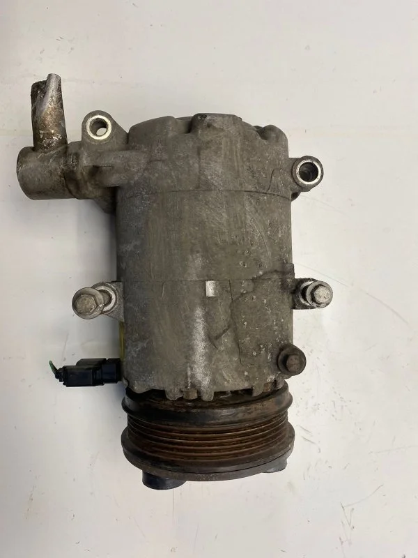 Компрессор кондиционера Ford Focus 2 2005—2008 1673990 HXDA