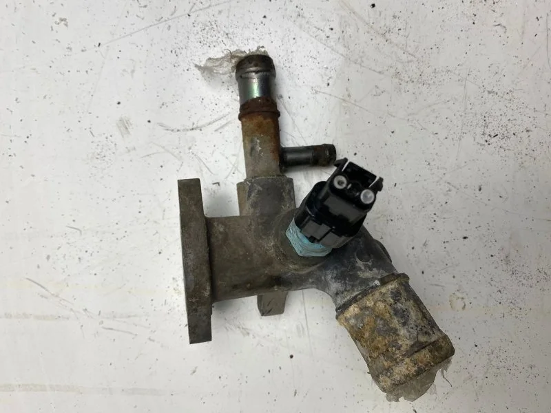 Фланец двигателя системы охлаждения Kia Rio 2011-2015 256202B003 3 G4FC