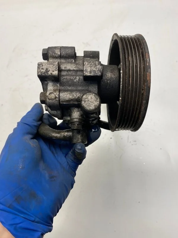 Насос гидроусилителя руля Hyundai Tucson 1 2004—2010 571002E200 D4EA