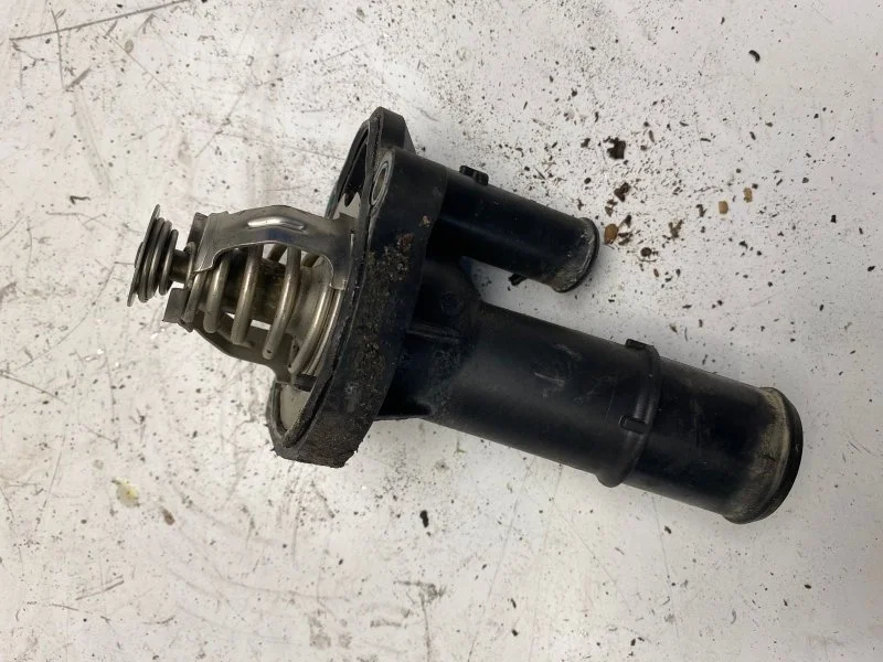 Корпус термостата Ford Focus 2 2005-2011 1476110 AODA
