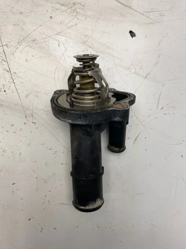 Корпус термостата Ford Focus 2 2005-2011 1476110 AODA