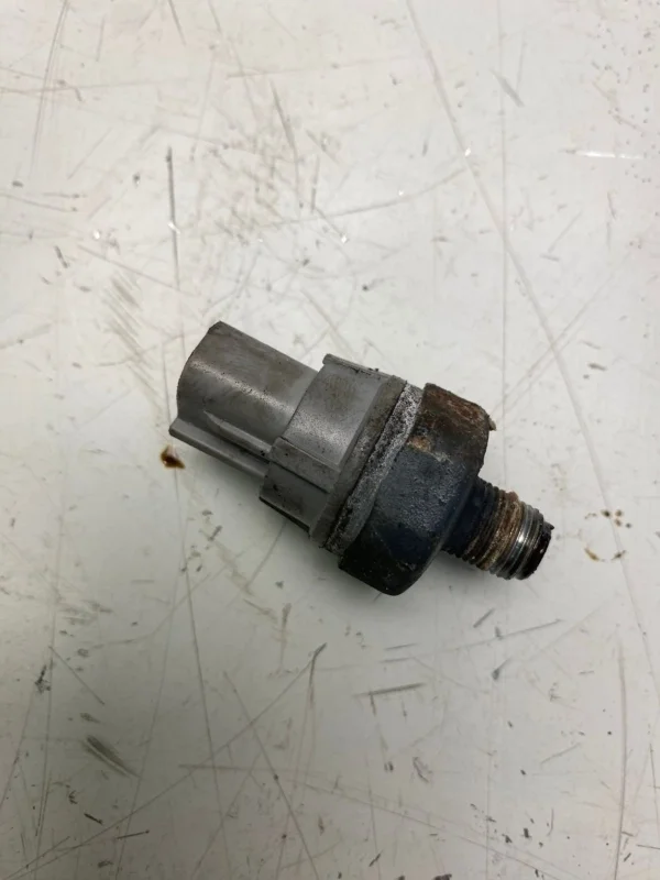 Датчик давления масла ДВС Toyota RAV4 2000-2005 8353028020 1AZ-FE