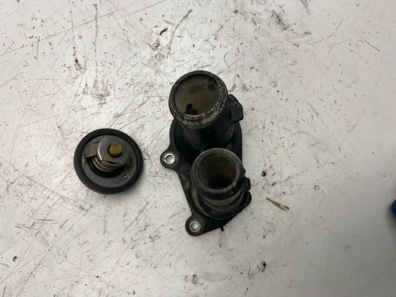 Корпус термостата Ford C-MAX 2003-2010