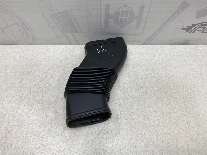 Патрубок воздушного фильтра Mercedes-benz 2008 W211