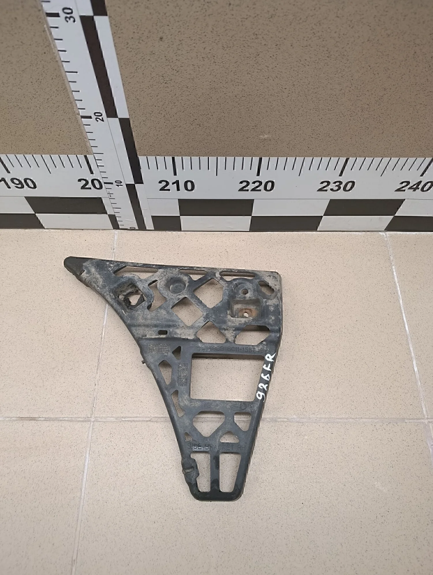 Направляющая переднего бампера правая Transit 2006-2013