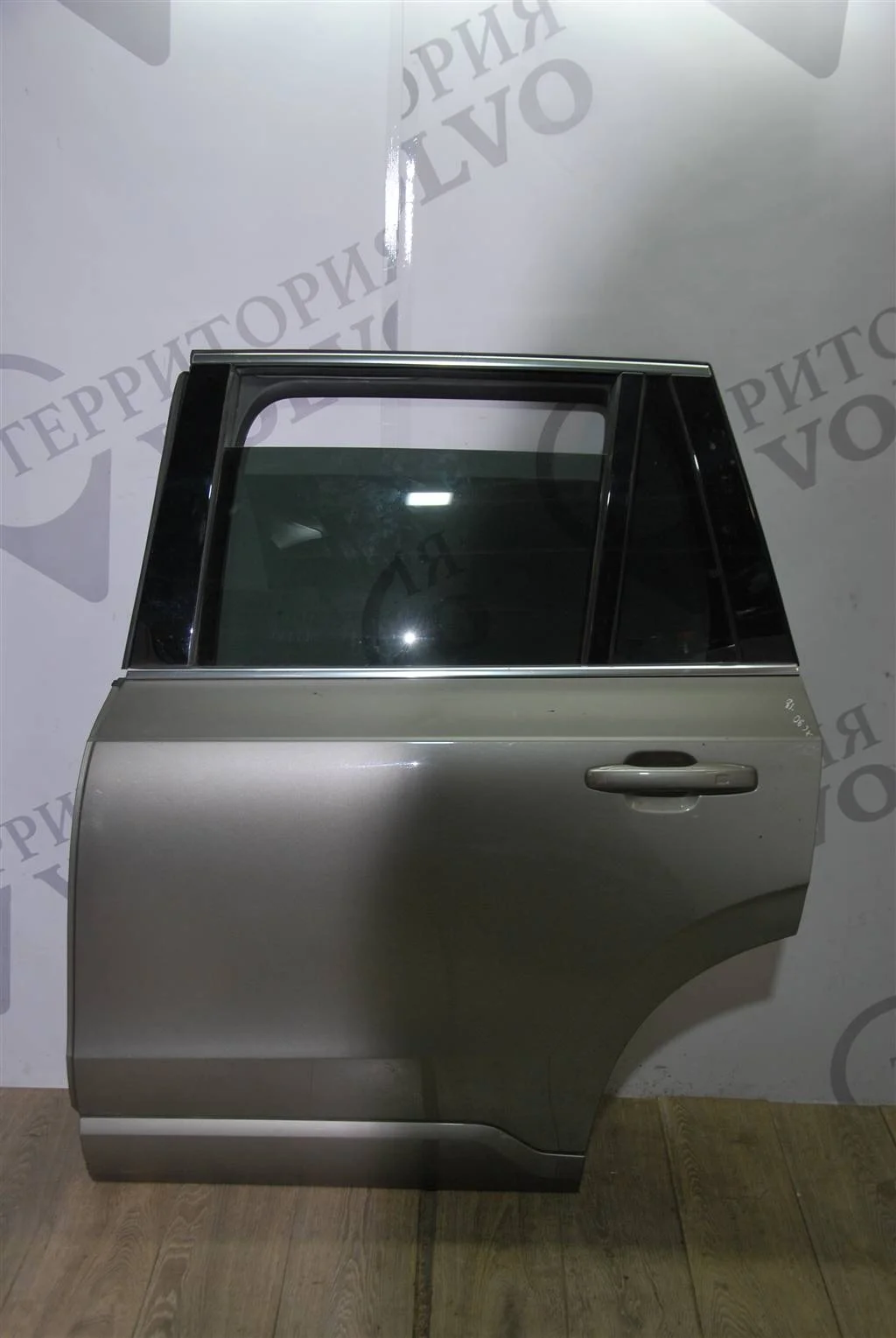 Дверь задняя левая