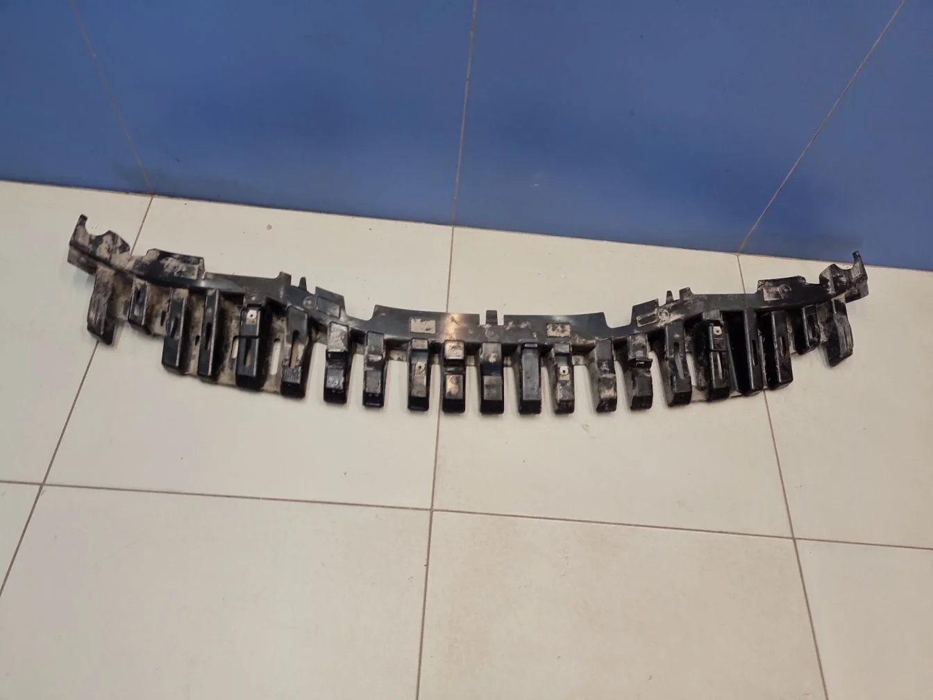 Кронштейн бампера переднего для Land Rover Range Rover 2012-